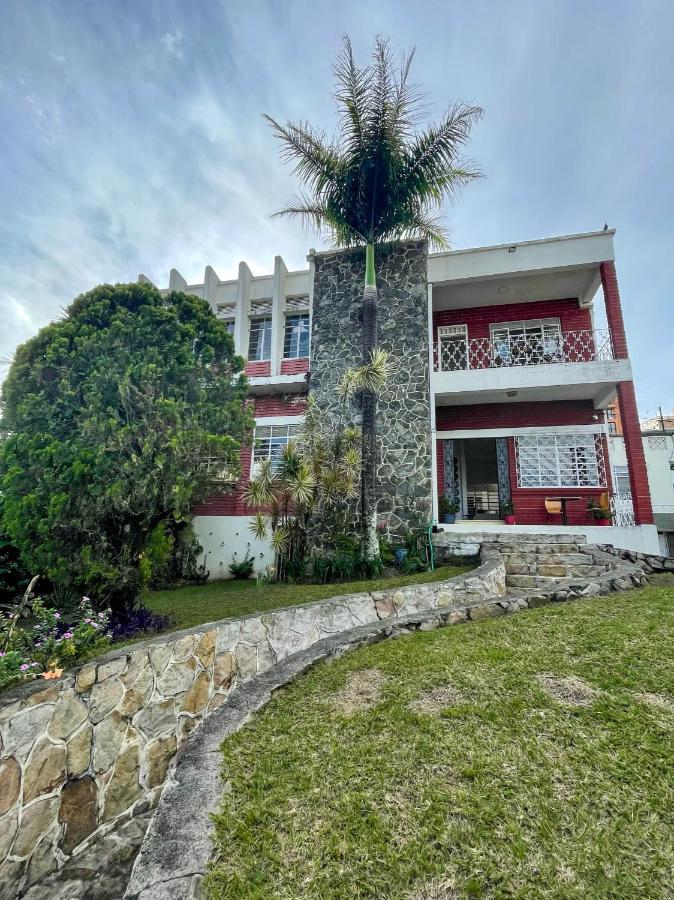 La Palmera Hostel Кали Екстериор снимка