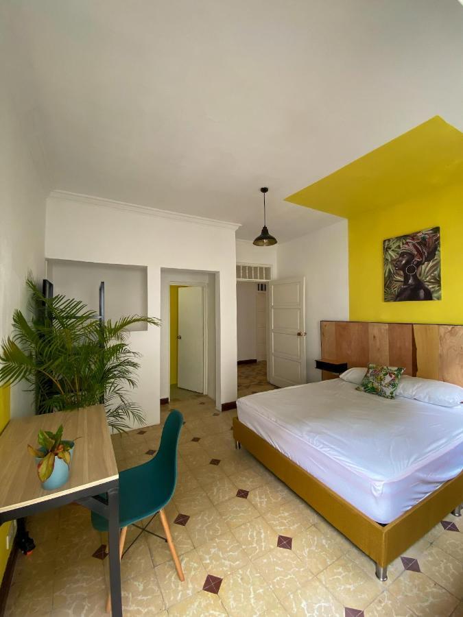 La Palmera Hostel Кали Екстериор снимка