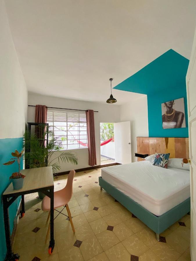 La Palmera Hostel Кали Екстериор снимка