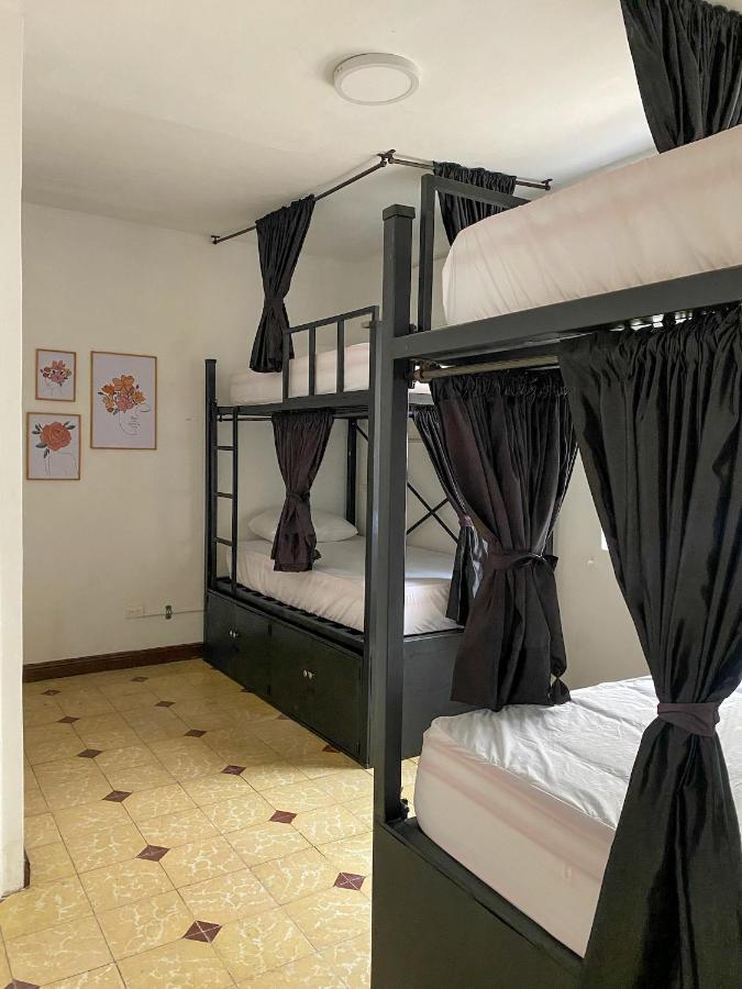 La Palmera Hostel Кали Екстериор снимка