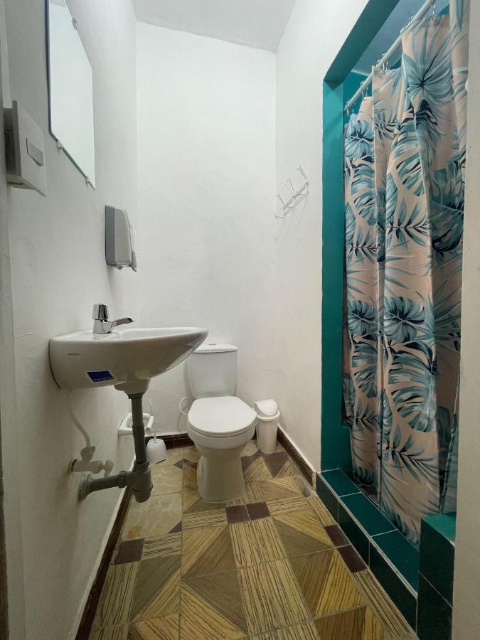 La Palmera Hostel Кали Екстериор снимка