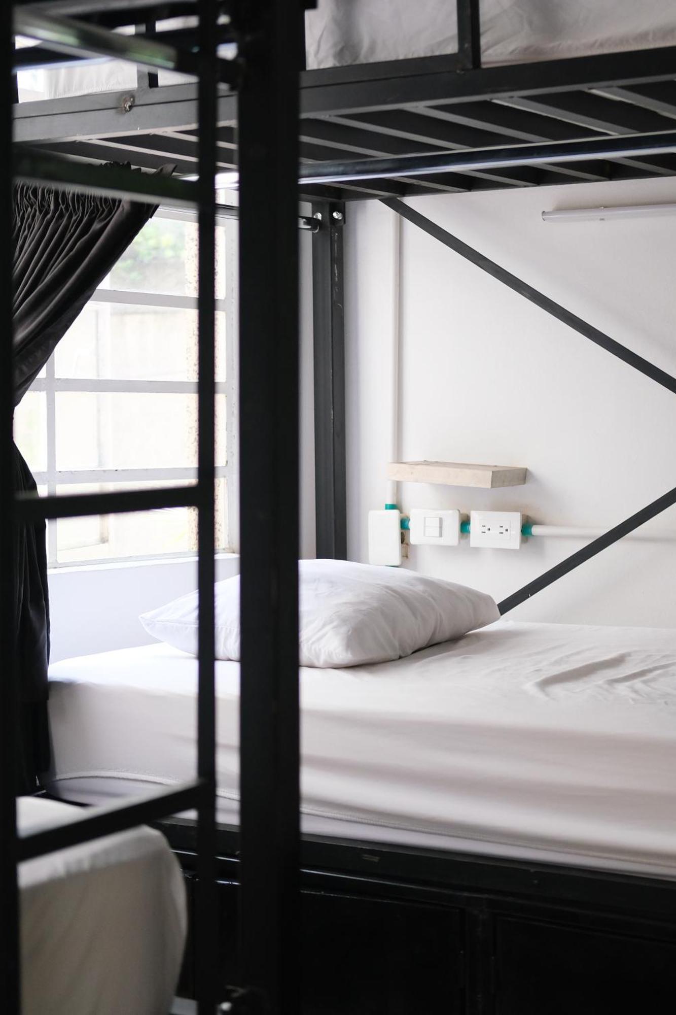 La Palmera Hostel Кали Екстериор снимка