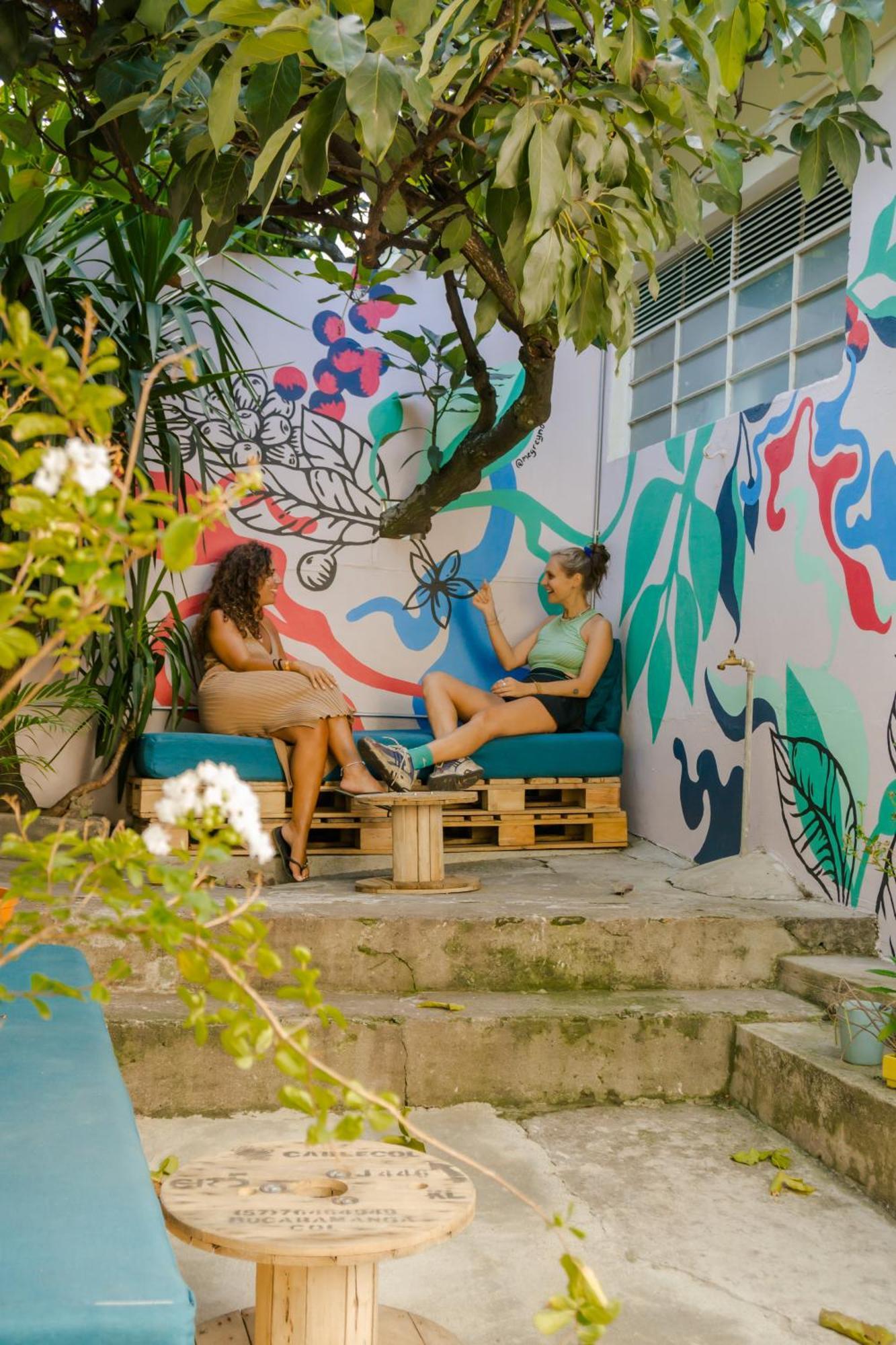 La Palmera Hostel Кали Екстериор снимка